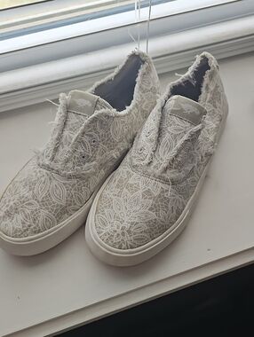 Lace-Pattern Slip-On Sneakers